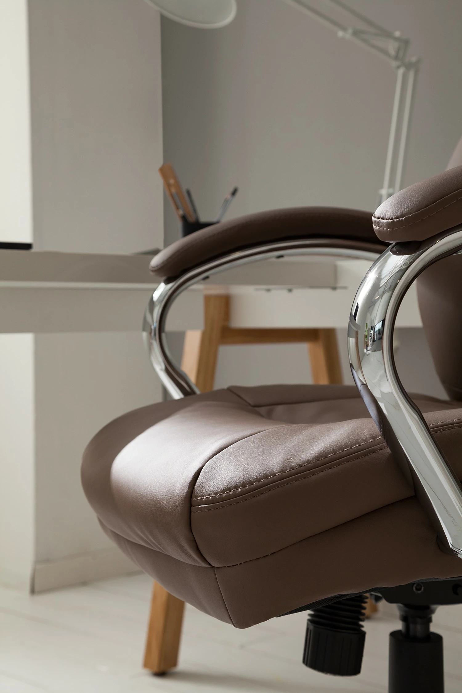 Home24office Chefsessel Director II - Kunstleder / Kunststoff - Cappuccino / Silber 13 Home24office Chefsessel Director II - Kunstleder / Kunststoff - Cappuccino / Silber – Bild 11