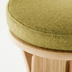 Mayer Sitzmöbel Hocker myERCOLINO - Laneve-Wolle / Echtholzfunier - Olivgelb -Büromöbel Verkaufsgeschäft 1000137074 181116 132420267 GALLERYIMAGES P000000001000137074