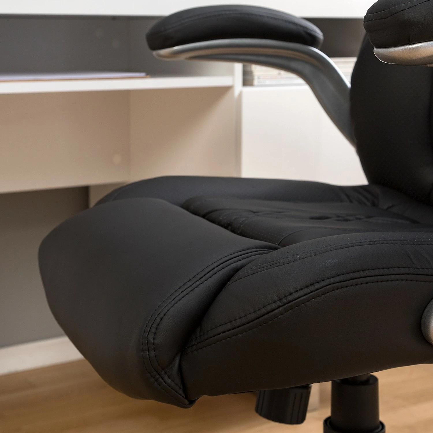 Furnitive Chefsessel Baylor XXL Kunstleder - Microfaser / Kunststoff - Schwarz 20 Furnitive Chefsessel Baylor XXL Kunstleder - Microfaser / Kunststoff - Schwarz – Bild 18