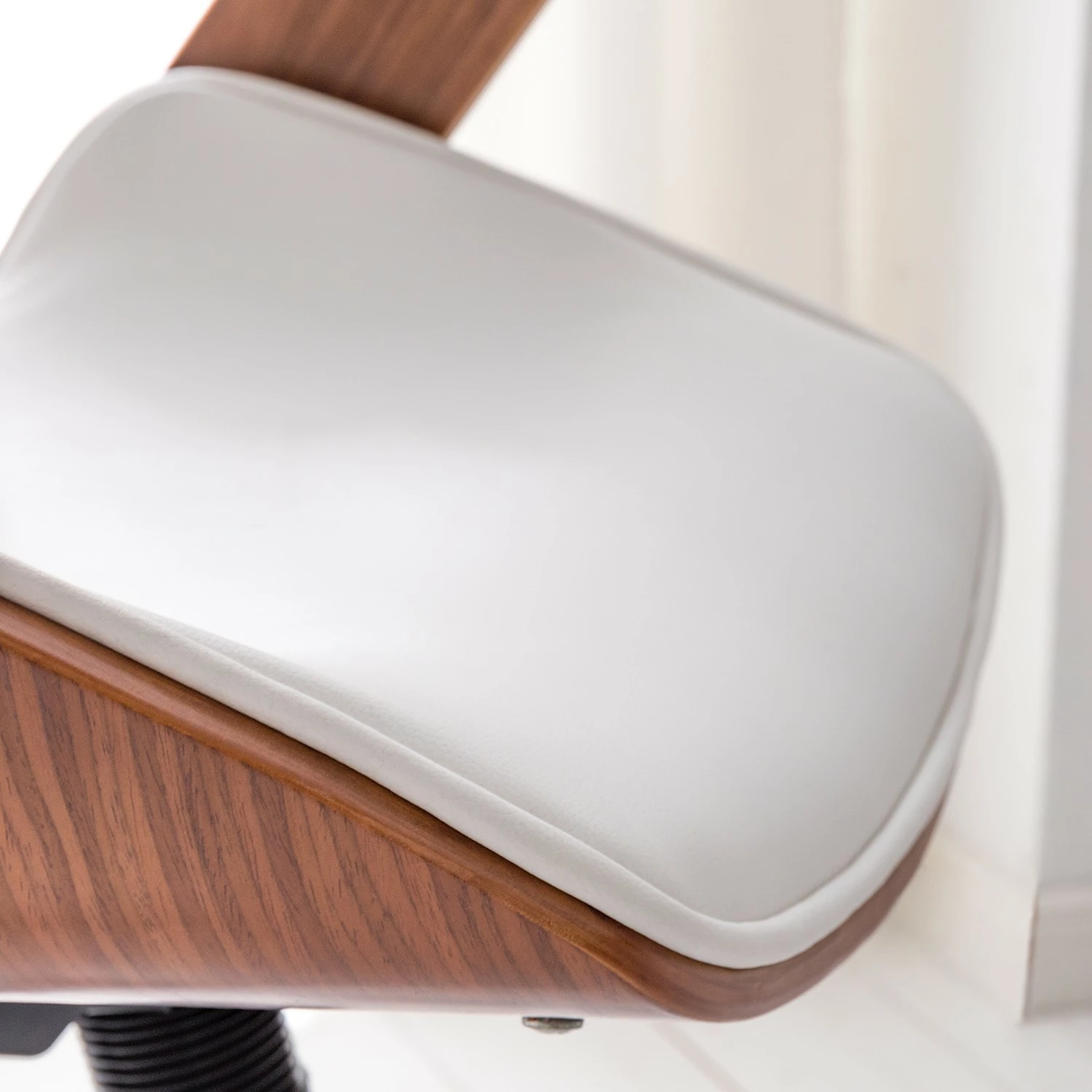 Fredriks Bürodrehstuhl Viiki - Kunstleder / Stahl - Weiß / Walnuss 11 Fredriks Bürodrehstuhl Viiki - Kunstleder / Stahl - Weiß / Walnuss – Bild 10