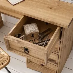 Maison Belfort Schreibtisch Finca Rustica II - Kiefer massiv - Kiefer Natur 26 Maison Belfort Schreibtisch Finca Rustica II - Kiefer massiv - Kiefer Natur -Büromöbel Verkaufsgeschäft 1000178045 200507 14224800004 DETAILS P000000001000178045