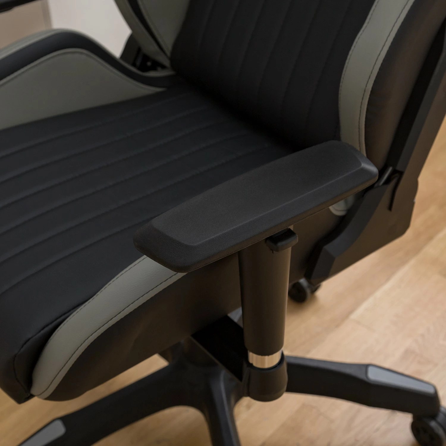 Furnitive Gaming Chair mcRacing II - Kunstleder / Kunststoff - Schwarz 20 Furnitive Gaming Chair mcRacing II - Kunstleder / Kunststoff - Schwarz – Bild 19