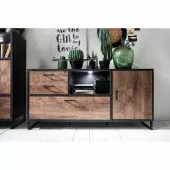 Red Living Sideboard Hixson - Eiche Barrique Dekor / Schwarz 10 Red Living Sideboard Hixson - Eiche Barrique Dekor / Schwarz -Büromöbel Verkaufsgeschäft 1000209055 200402 14345000052 MOOD DETAILS P000000001000209055 mood