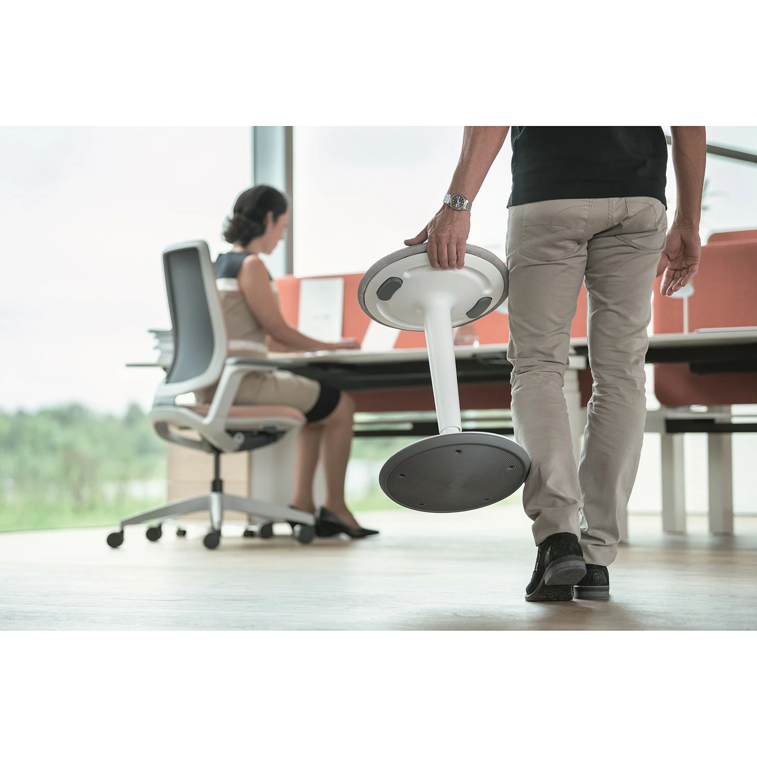 Sedus Stehhocker se:fit - Weiß / Grau 4 Sedus Stehhocker se:fit - Weiß / Grau – Bild 2