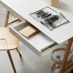 Furnitive Schreibtisch Nilos - Eiche teilmassiv - Weiß / Eiche -Büromöbel Verkaufsgeschäft 1000214323 200609 07302800027 MOOD DETAILS P000000001000214323 mood