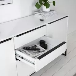 Fredriks Sideboard White Hall II - Matt Weiß / Schwarz 38 Fredriks Sideboard White Hall II - Matt Weiß / Schwarz -Büromöbel Verkaufsgeschäft 1000218367 210521 08364500003 DETAILS P000000001000218367