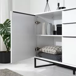 Fredriks Sideboard White Hall II - Matt Weiß / Schwarz 40 Fredriks Sideboard White Hall II - Matt Weiß / Schwarz -Büromöbel Verkaufsgeschäft 1000218367 210521 08364500005 DETAILS P000000001000218367