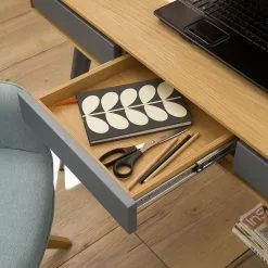 Studio Copenhagen Schreibtisch Danica - Echtholzfurnier - Matt Dunkelgrau / Esche -Büromöbel Verkaufsgeschäft 1000220428 210903 11024700075 DETAILS P000000001000220428