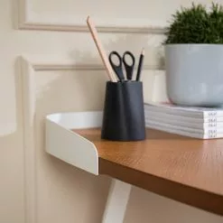 Fredriks Schreibtisch Azua - Eiche Dekor / Weiß 28 Fredriks Schreibtisch Azua - Eiche Dekor / Weiß -Büromöbel Verkaufsgeschäft 1000256391 220407 032 DETAILS P000000001000256391