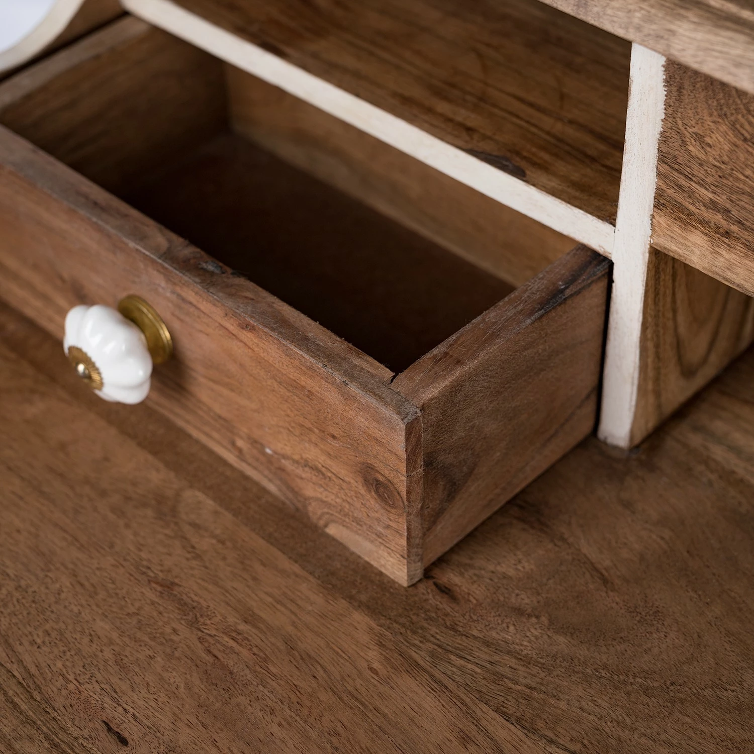 Wolf-Möbel Sekretär Maison - Akazie massiv - Akazie Stone / Antik Weiß 11 Wolf-Möbel Sekretär Maison - Akazie massiv - Akazie Stone / Antik Weiß – Bild 9