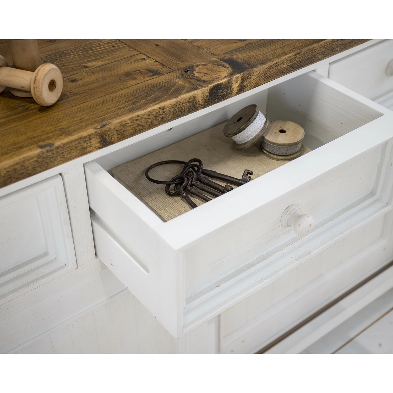 Maison Belfort Sideboard Balignton - Kiefer massiv - Kiefer / Weiß 10 Maison Belfort Sideboard Balignton - Kiefer massiv - Kiefer / Weiß – Bild 8