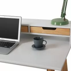 Mørteens Schreibtisch Adeele - Pinie teilmassiv - Weiß / Pinie Honig 9 Mørteens Schreibtisch Adeele - Pinie teilmassiv - Weiß / Pinie Honig -Büromöbel Verkaufsgeschäft 1000275402 210624 11464600049 DETAILS P000000001000275402