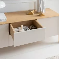 Studio Copenhagen Sideboard Maayka I - Eiche teilmassiv - Mushroom Creme / Eiche Hell -Büromöbel Verkaufsgeschäft 1000277378 220905 023 MOOD DETAILS P000000001000277378 mood