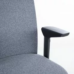 Fredriks Bürostuhl Rune - Lichtgrau -Büromöbel Verkaufsgeschäft 1000310653 220826 035 DETAILS P000000001000310653