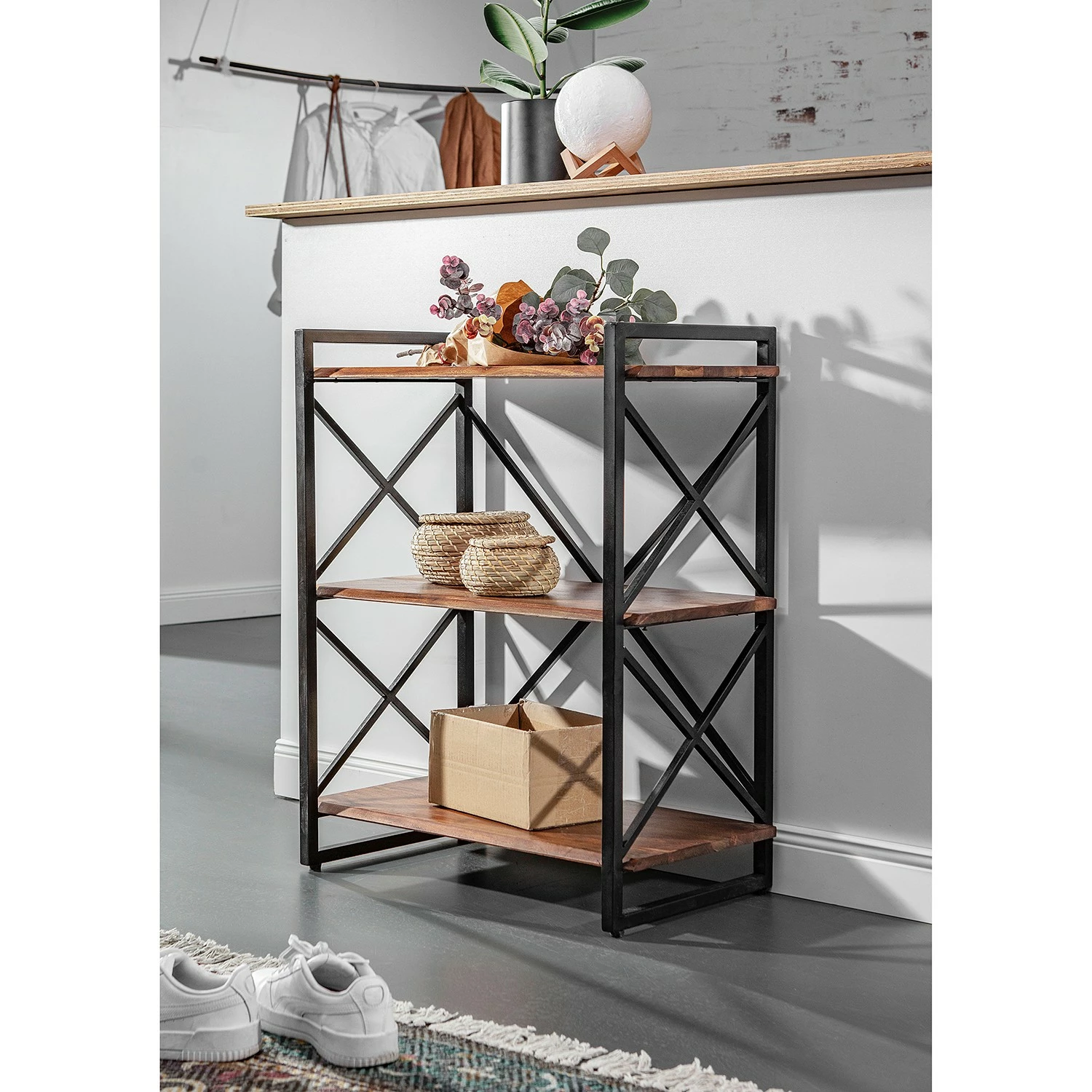 Red Living Regal Ugo II - Mango massiv / Metall - Mango / Schwarz 4 Red Living Regal Ugo II - Mango massiv / Metall - Mango / Schwarz – Bild 2