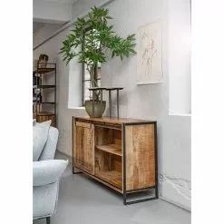 Red Living Sideboard Toleos - Mango sägerau massiv / Eisen - Mangoholz / Schwarz 13 Red Living Sideboard Toleos - Mango sägerau massiv / Eisen - Mangoholz / Schwarz -Büromöbel Verkaufsgeschäft 1000352070 220520 022 MOOD DETAILS P000000001000352070 mood