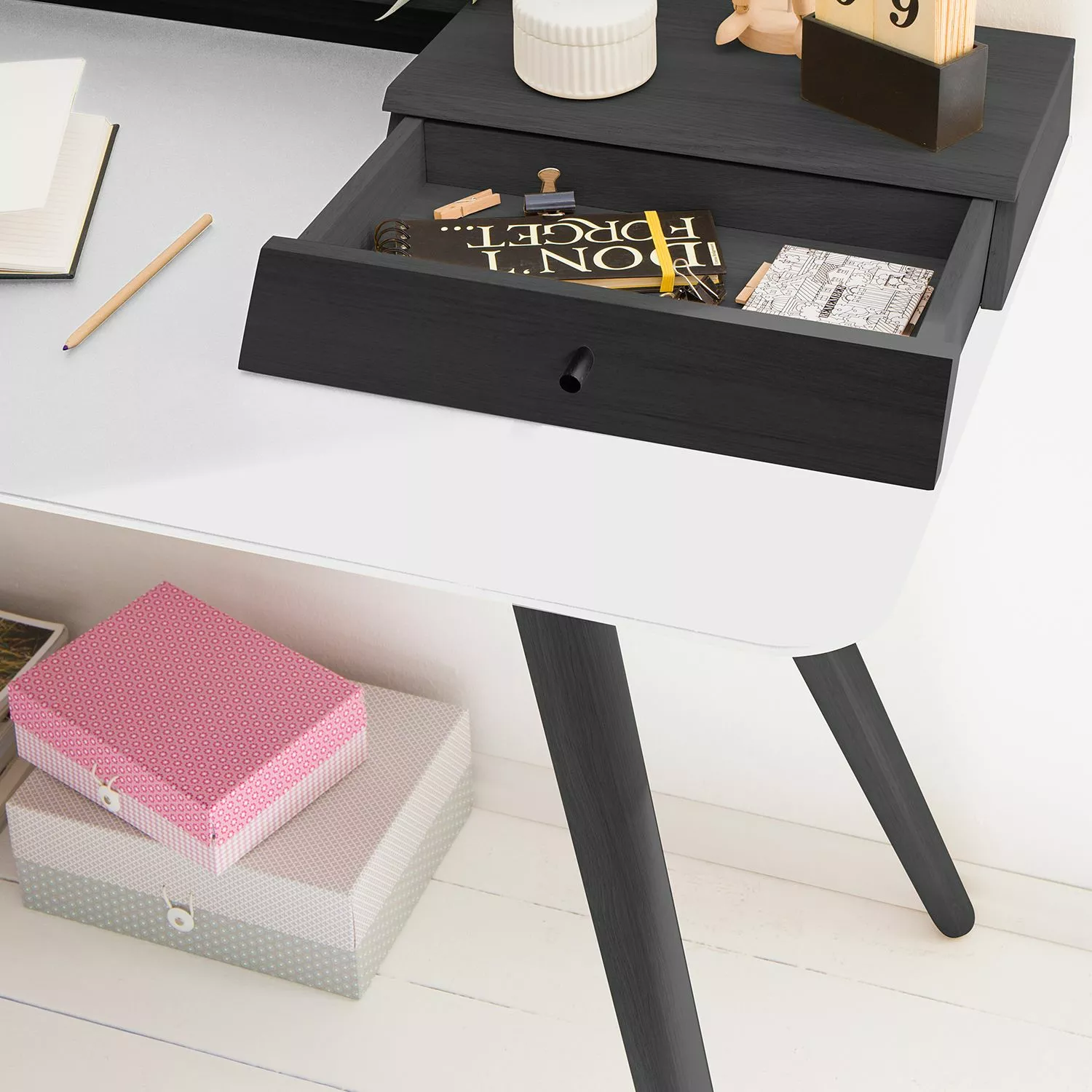 Studio Copenhagen Schreibtisch Stave II - Eiche teilmassiv 12 Studio Copenhagen Schreibtisch Stave II - Eiche teilmassiv – Bild 10