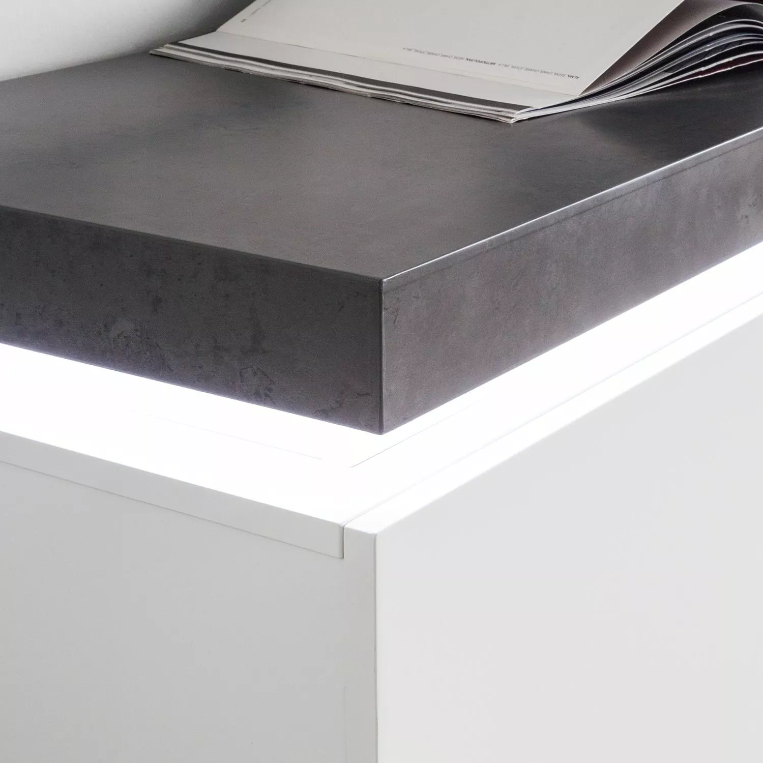 Fredriks Sideboard Namona III - Inkl. Beleuchtung - Beton Dekor / Weiß 7 Fredriks Sideboard Namona III - Inkl. Beleuchtung - Beton Dekor / Weiß – Bild 5