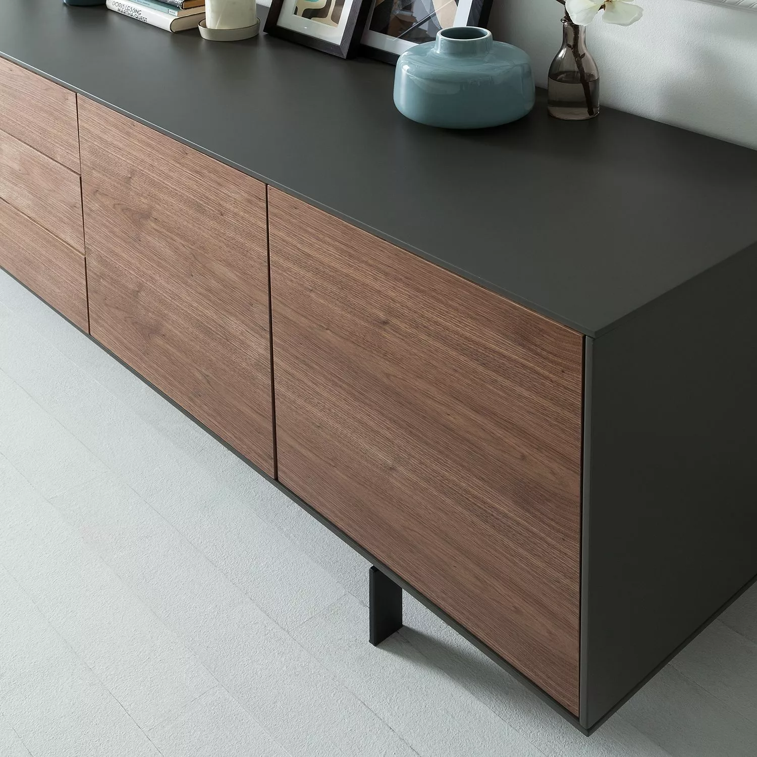 Eva Padberg Collection Sideboard Payara - Echtholzfurnier - Walnuss / Anthrazit 17 Eva Padberg Collection Sideboard Payara - Echtholzfurnier - Walnuss / Anthrazit – Bild 15
